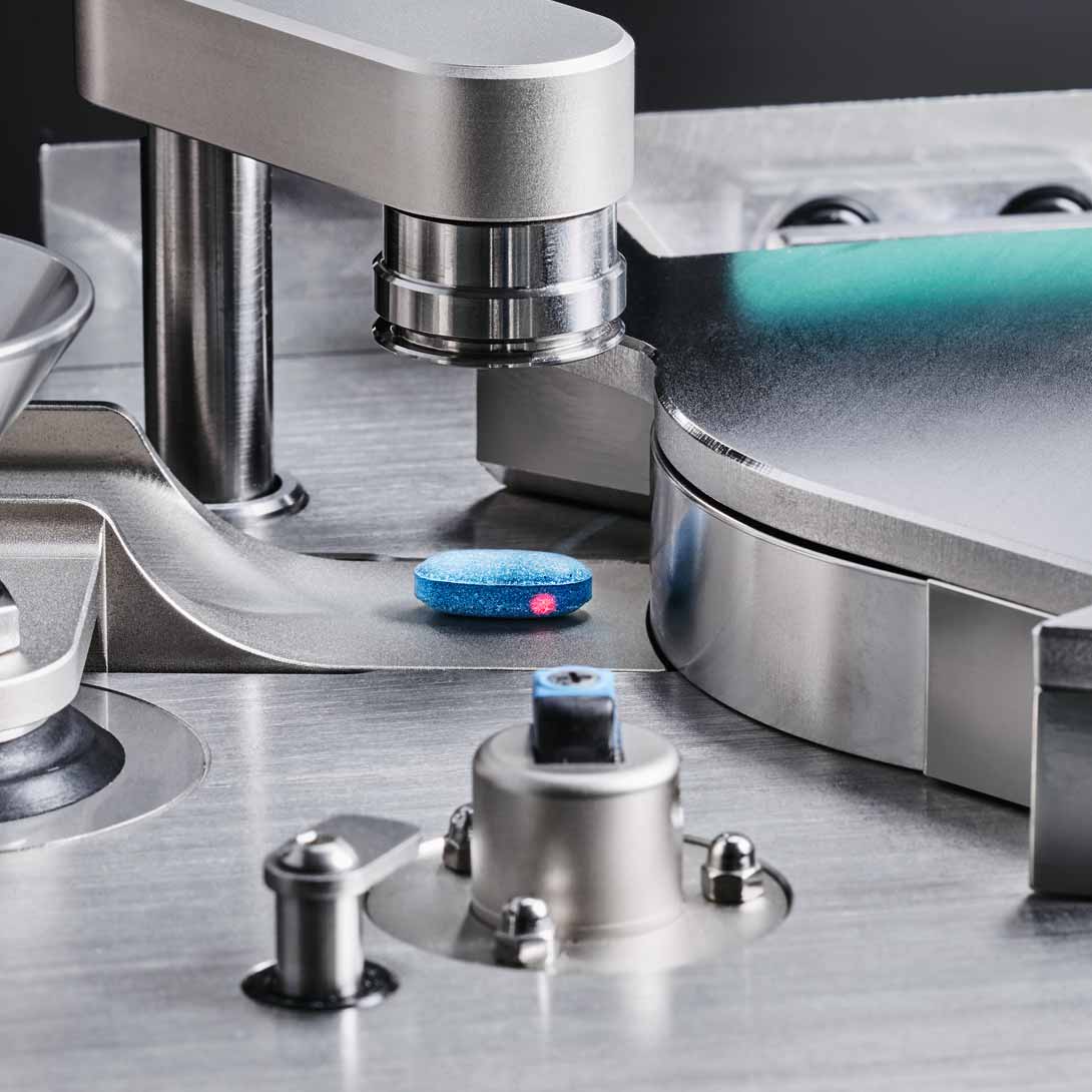 For extremely accurate readings, the thickness foot of the automated tablet hardness tester AT50, which has an integrated TouchControl™ sensor, keeps samples from being compressed during the measurement process.